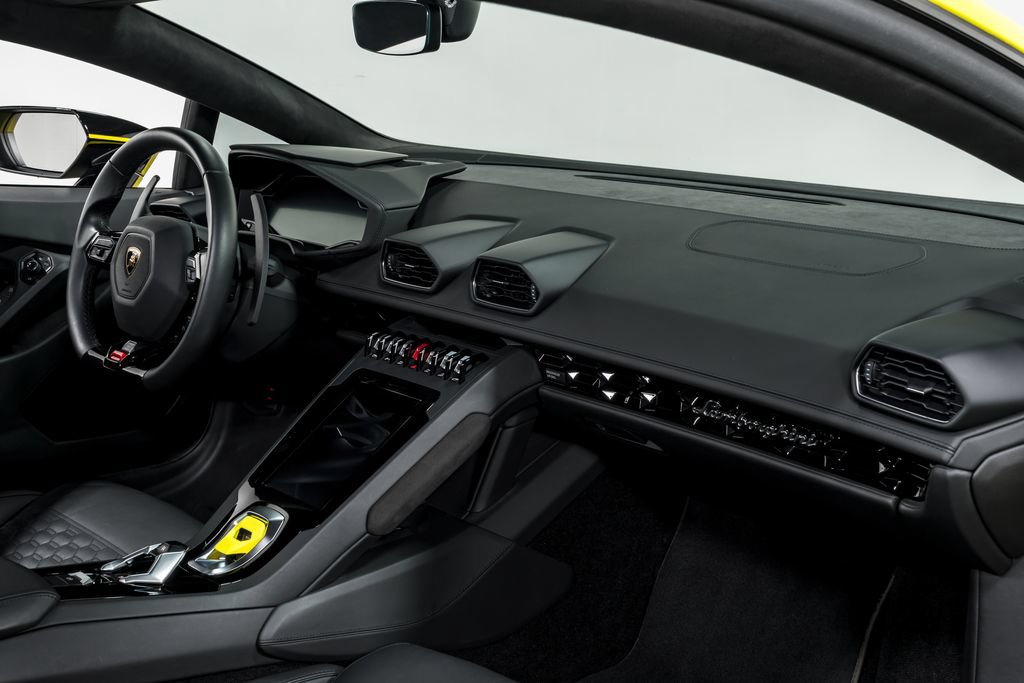 Used 2022 Lamborghini Huracan EVO AWD/4WD image 33