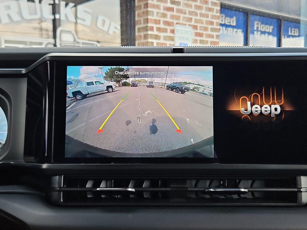 Used 2025 Jeep Wrangler Unlimited Sahara AWD/4WD image 17