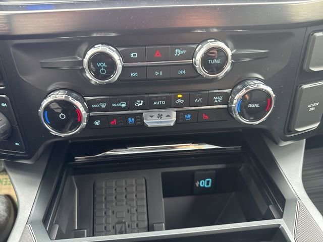 New 2026 Ford F250 Lariat w/ Black Appearance Package image 29