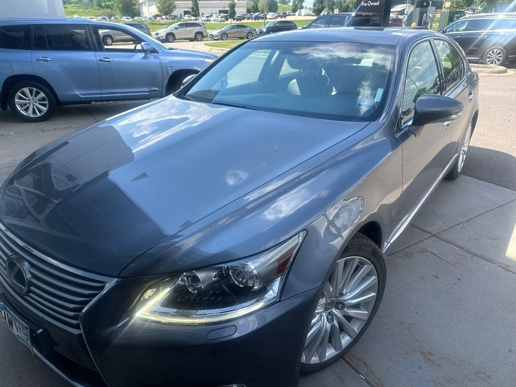 Used 2017 Lexus LS 460 AWD w/ Comfort Package image 2