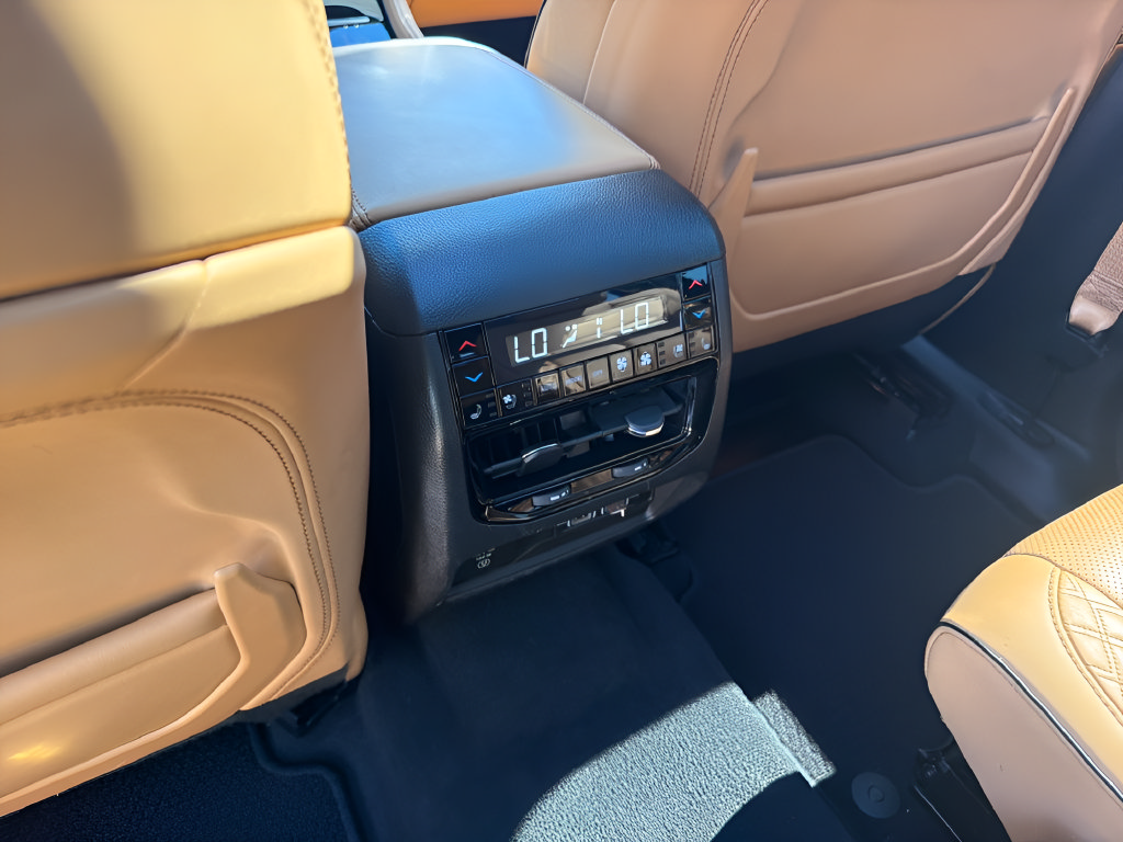 Used 2023 Jeep Grand Cherokee L Summit AWD/4WD image 31