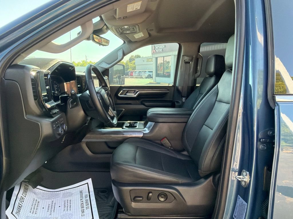 Used 2024 Chevrolet Silverado 2500 LTZ w/ LTZ Premium Package AWD/4WD image 19