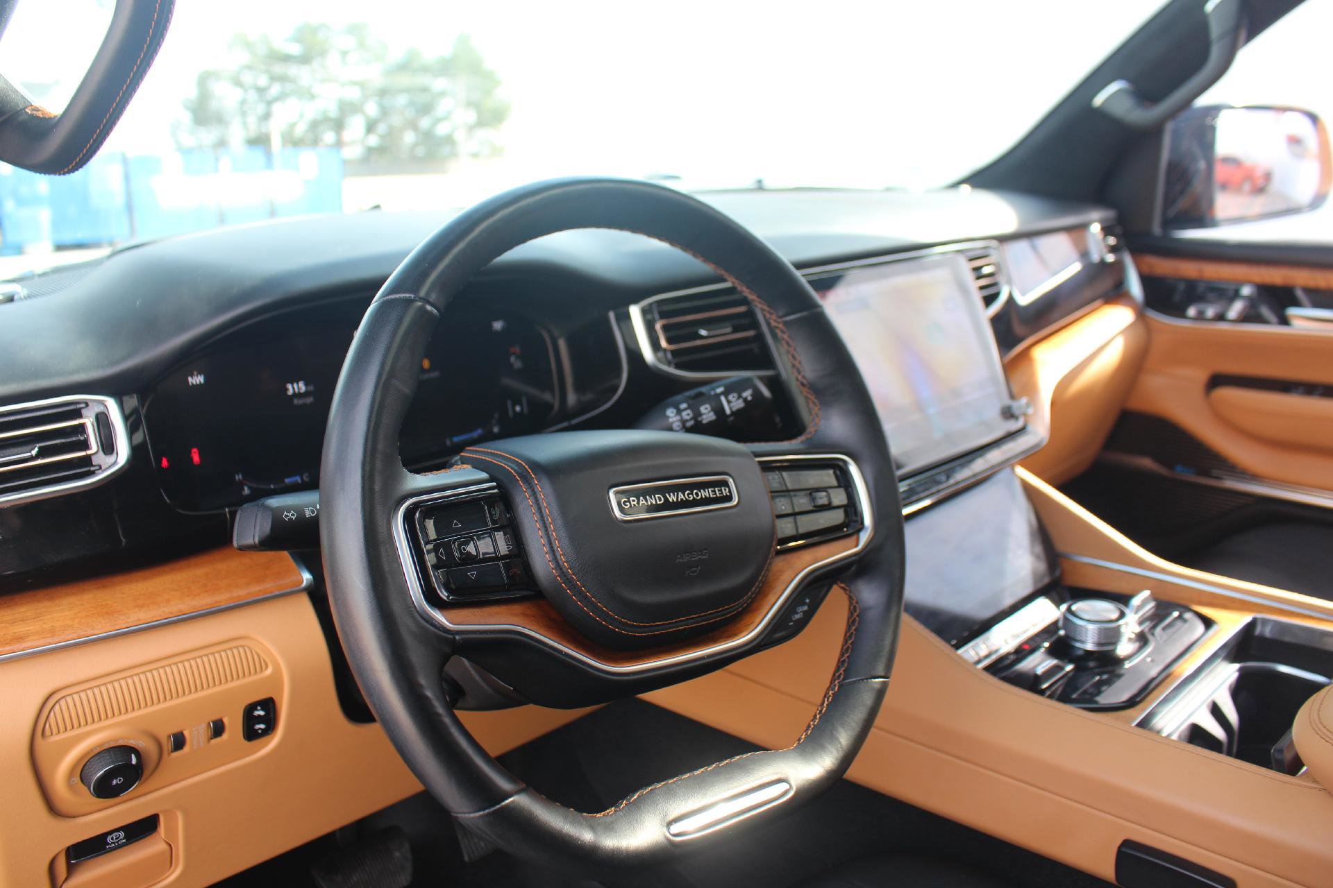 Used 2022 Jeep Grand Wagoneer Series III w/ Rear Seat Video Group 1 image 8