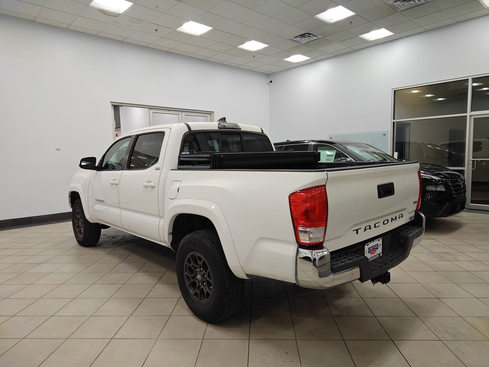 Used 2017 Toyota Tacoma SR5 image 4