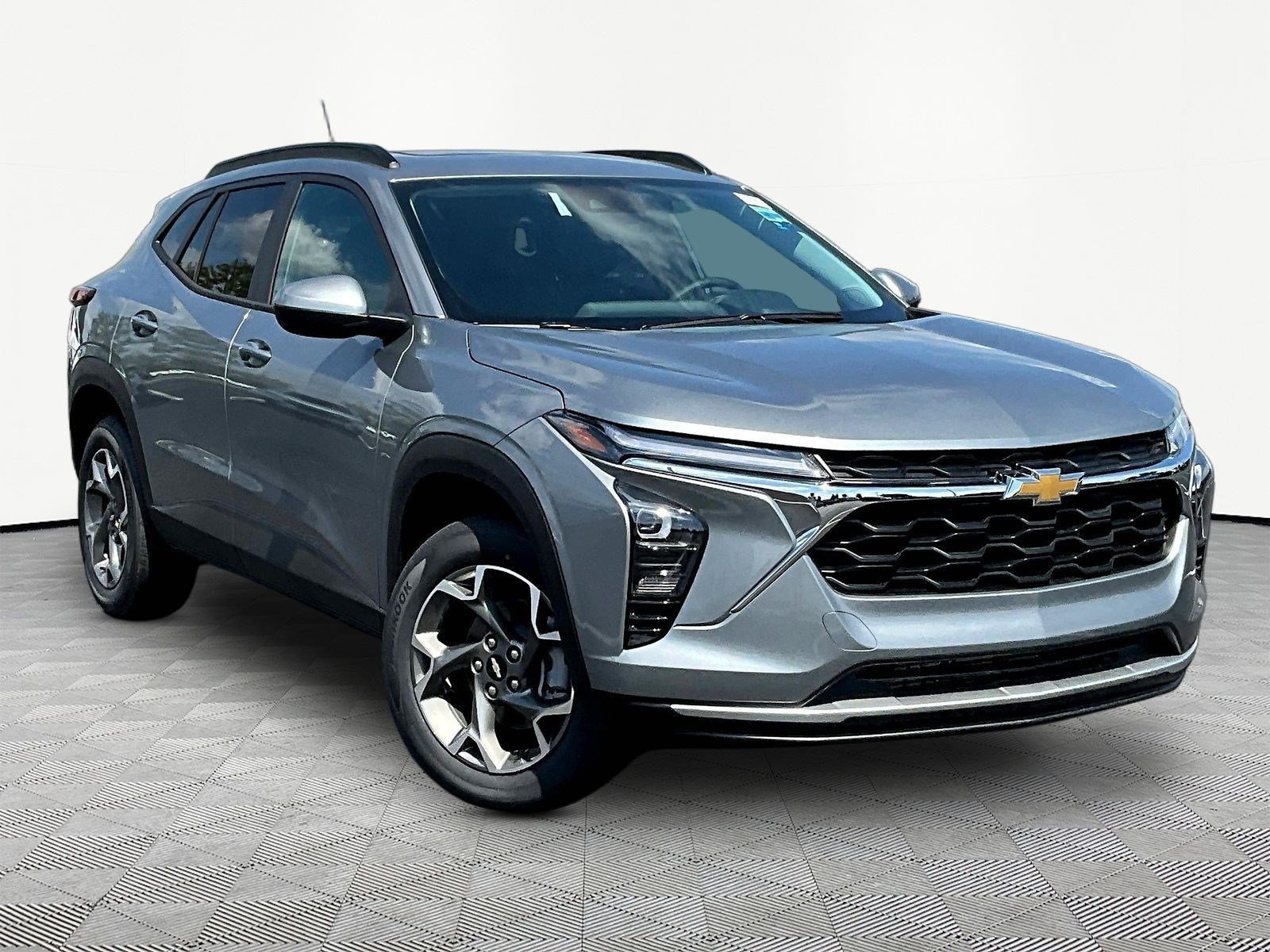 New 2026 Chevrolet Trax LT w/ Sunroof Package FWD image 3