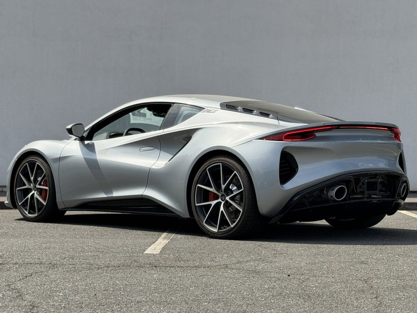 Used 2025 Lotus Emira RWD image 5