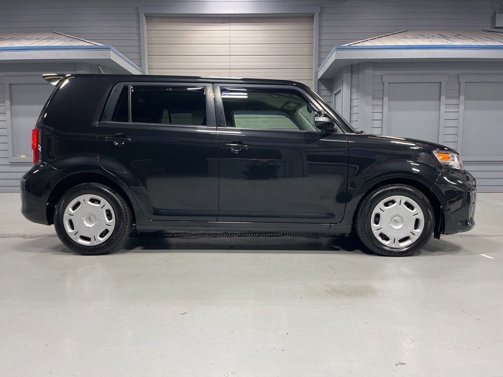 Used 2011 Scion xB FWD image 8