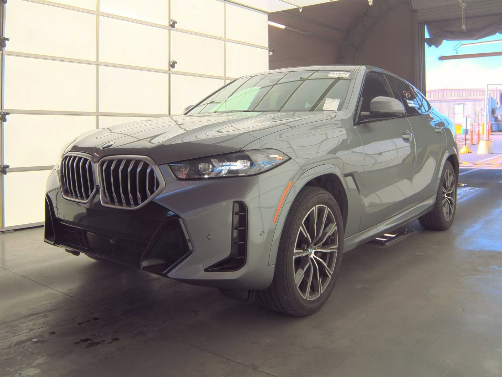 Used 2025 BMW X6 xDrive40i AWD/4WD image 1