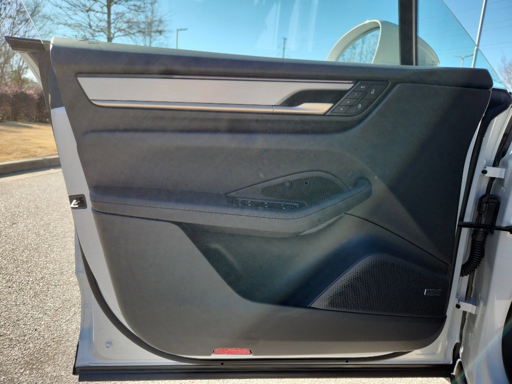 New 2026 Porsche Macan 4S Electric image 15