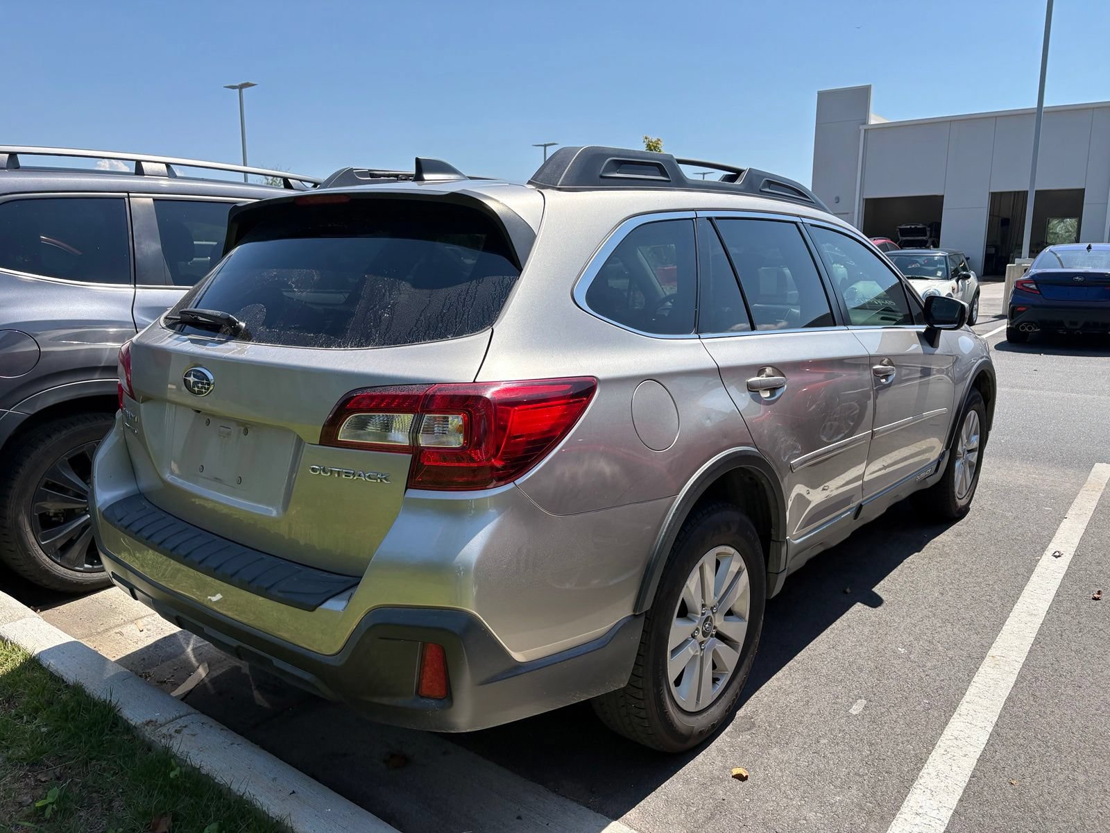 Used 2019 Subaru Outback 2.5i Premium AWD/4WD image 6