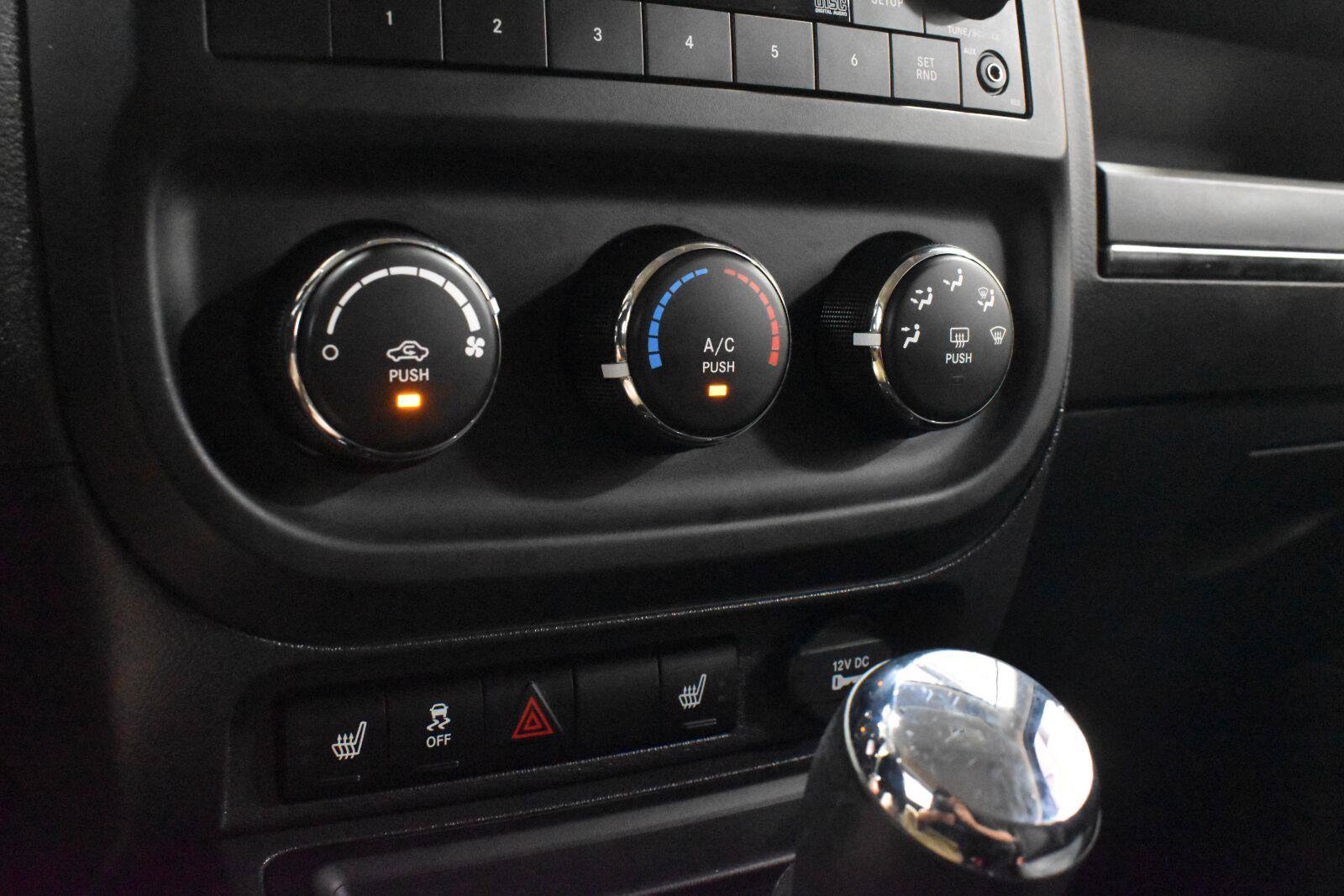 Used 2016 Jeep Patriot Latitude AWD/4WD image 15