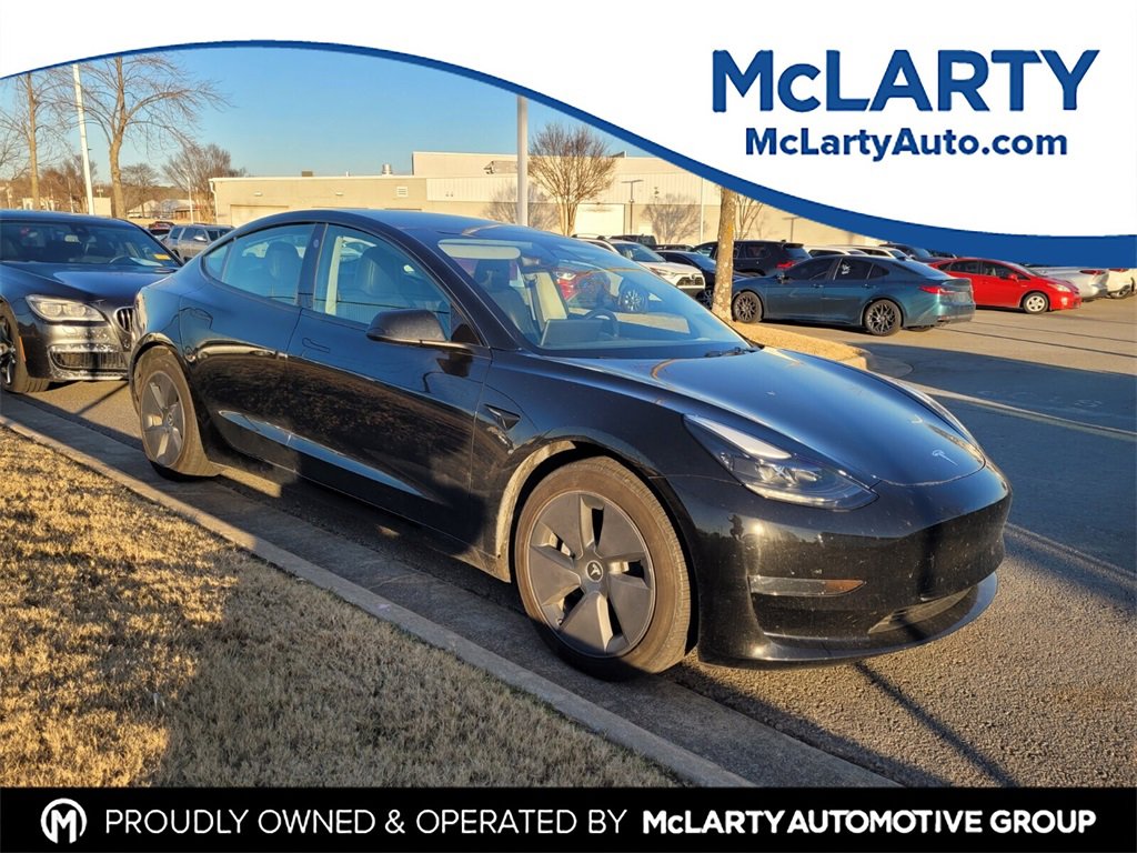 Used 2023 Tesla Model 3 Standard Range image 1