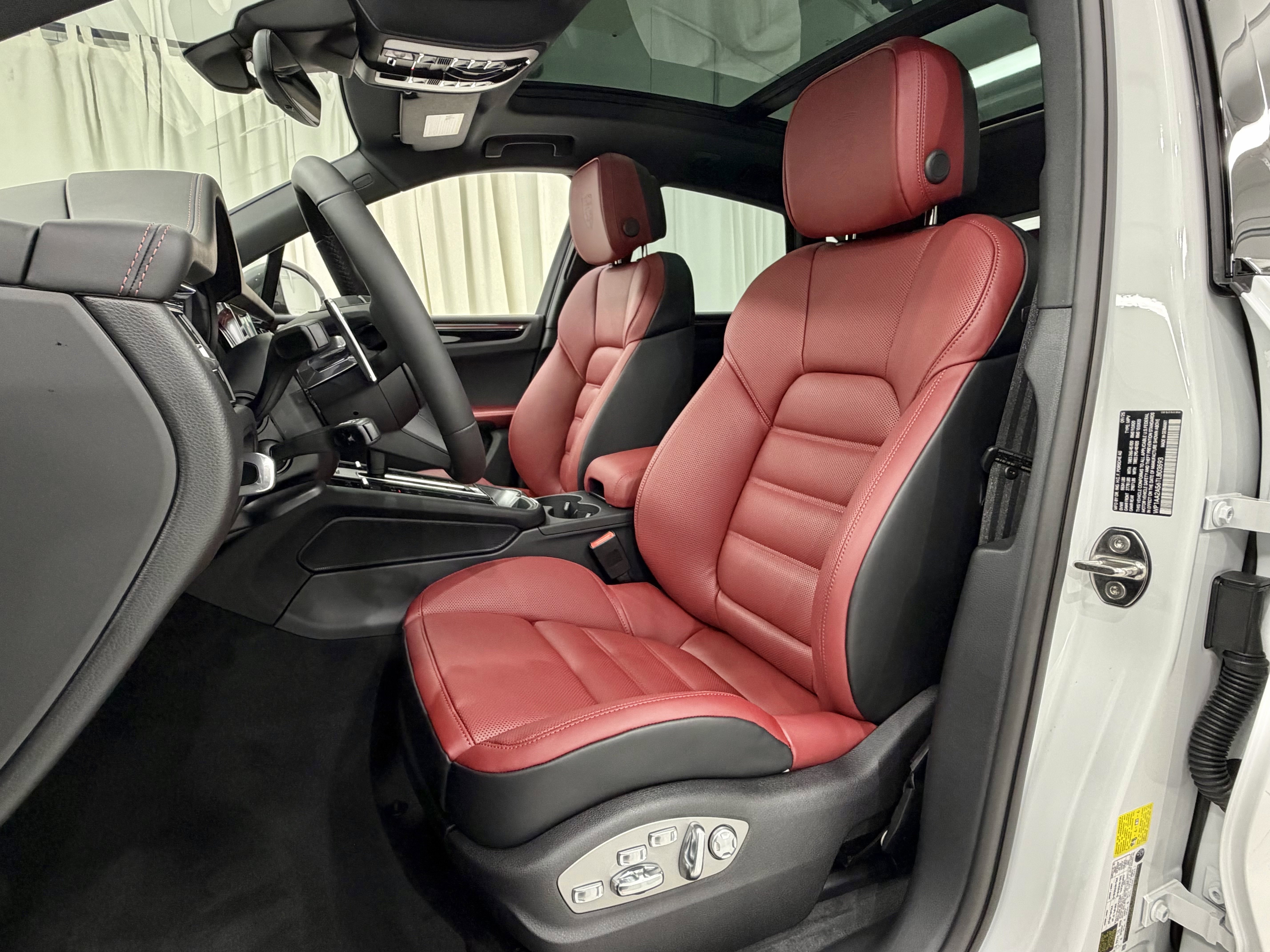 New 2026 Porsche Macan Turbo image 32