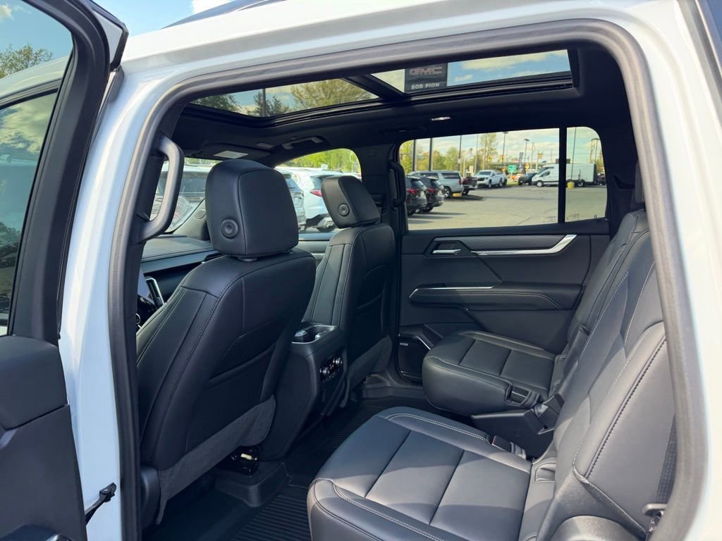 New 2026 GMC Acadia Elevation w/ Black Edition AWD/4WD image 11