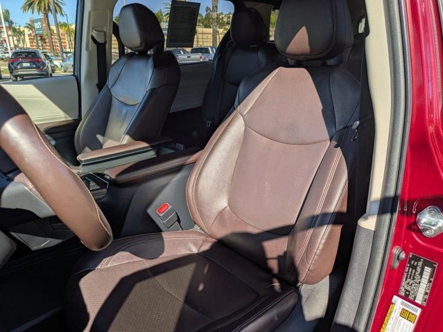 Used 2021 Toyota Sienna Platinum image 11