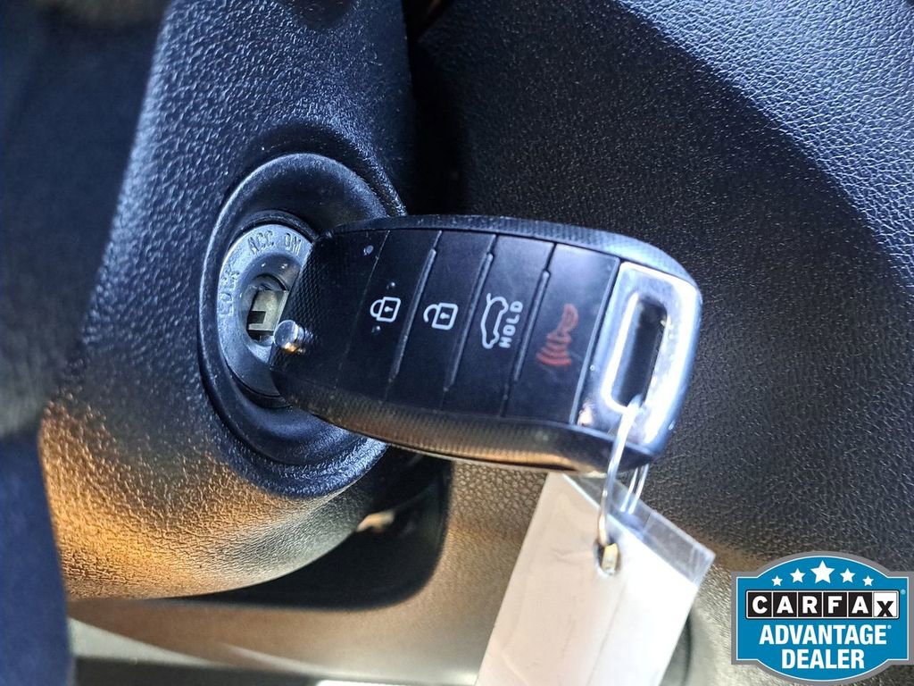 Used 2019 Kia Sorento LX image 32