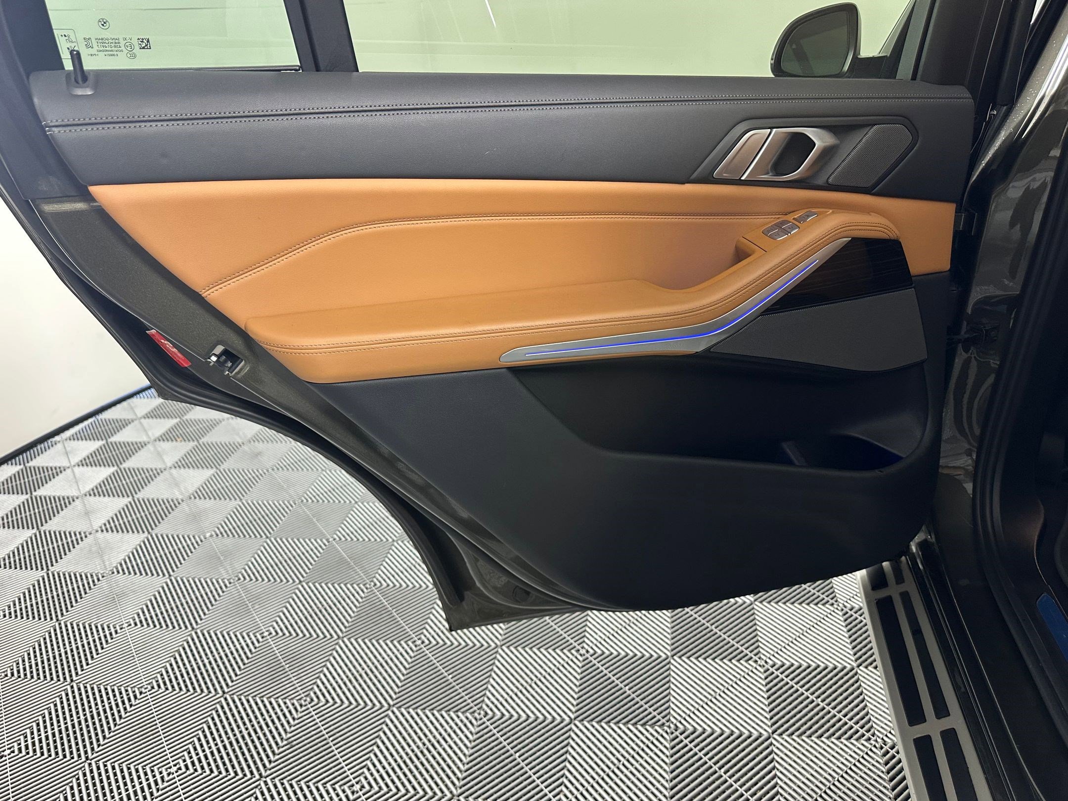 Used 2023 BMW X7 xDrive40i w/ Premium Package image 36