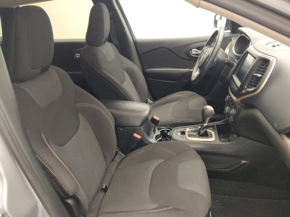 Used 2016 Jeep Cherokee Latitude FWD image 21