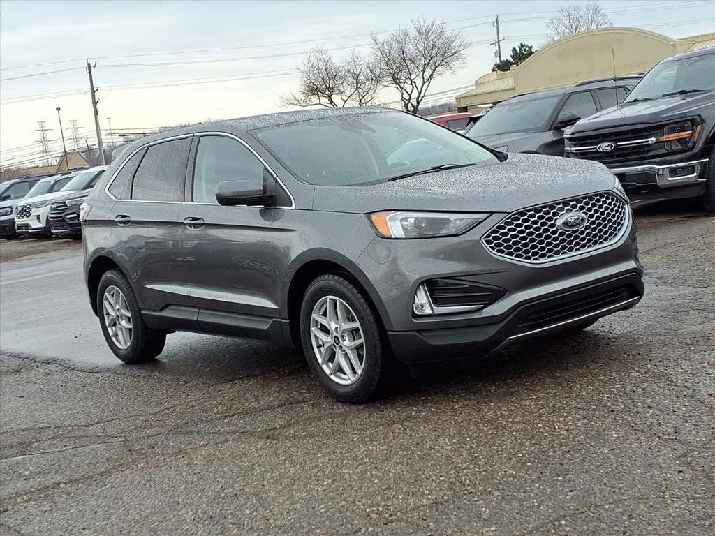 Used 2023 Ford Edge SEL w/ Convenience Package image 7