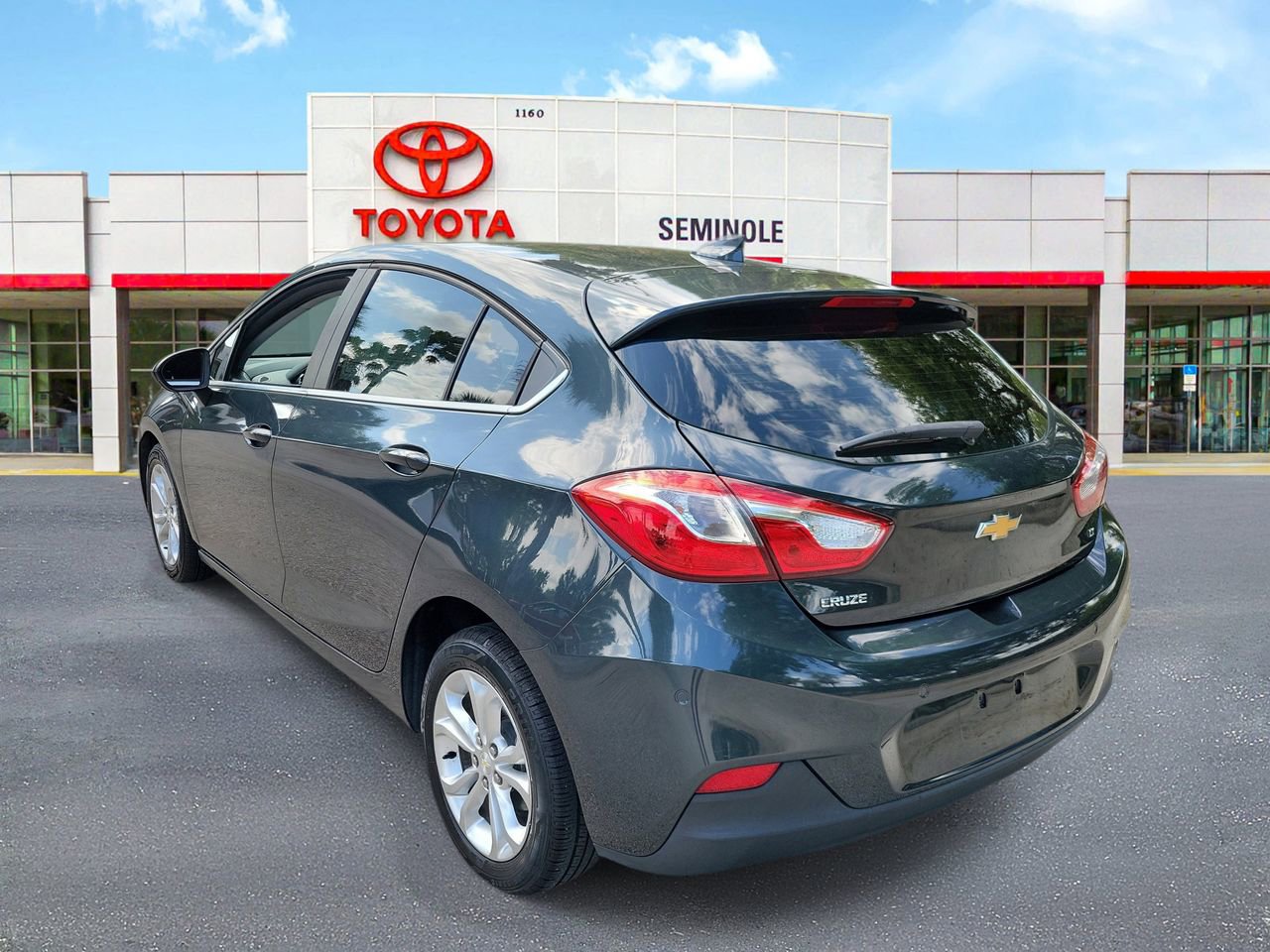 Used 2019 Chevrolet Cruze LT w/ Convenience Package image 4