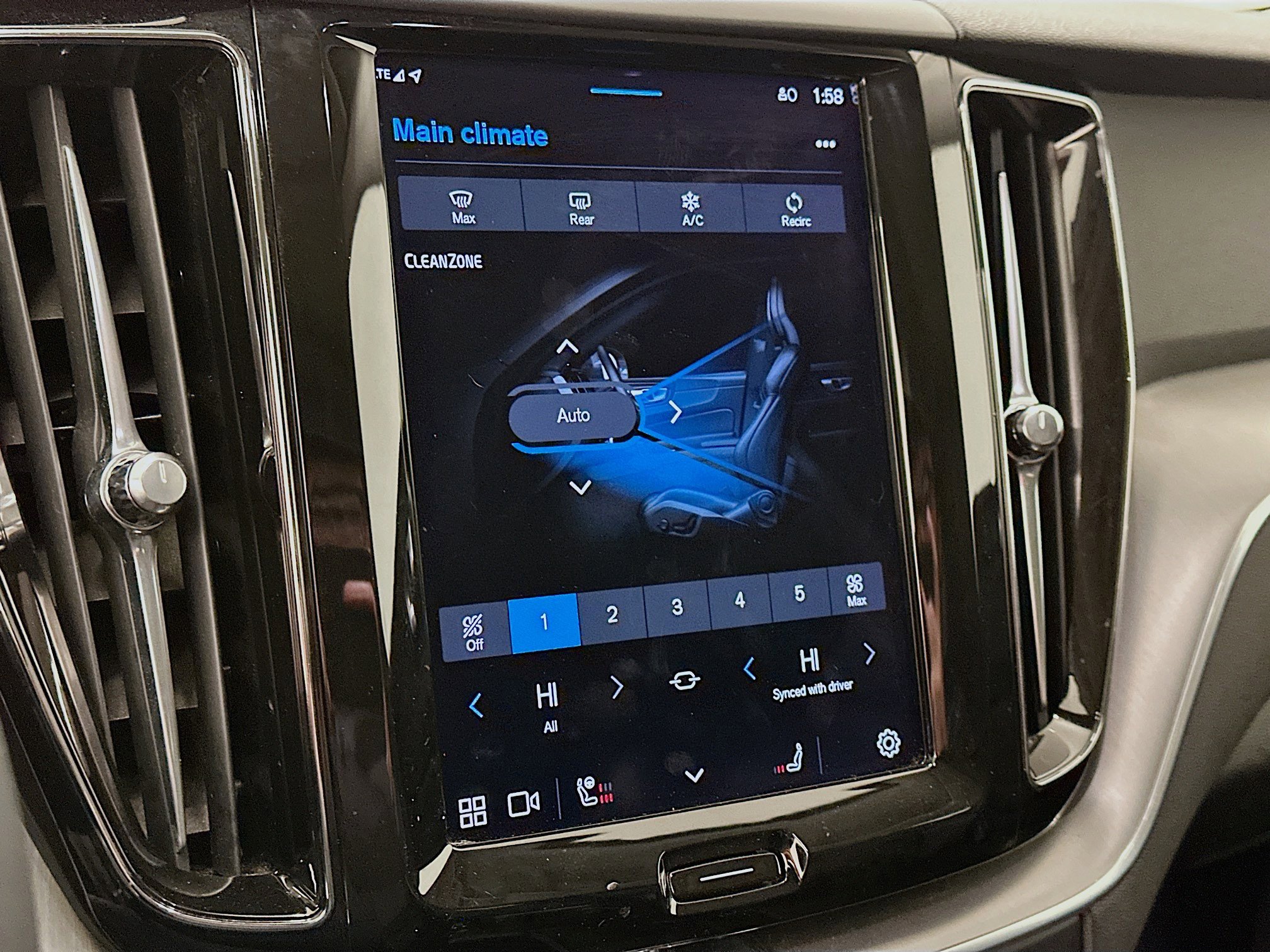 Used 2023 Volvo XC60 B5 Core w/ Climate Package image 24