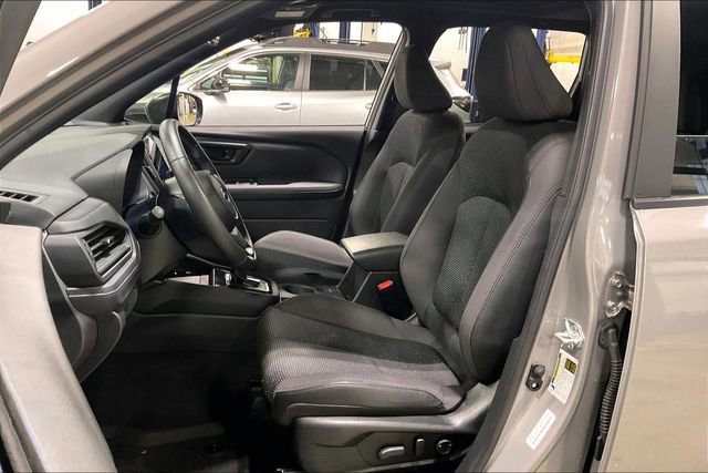 Used 2025 Subaru Forester Premium image 25