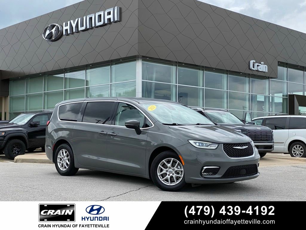 Used 2023 Chrysler Pacifica Touring-L