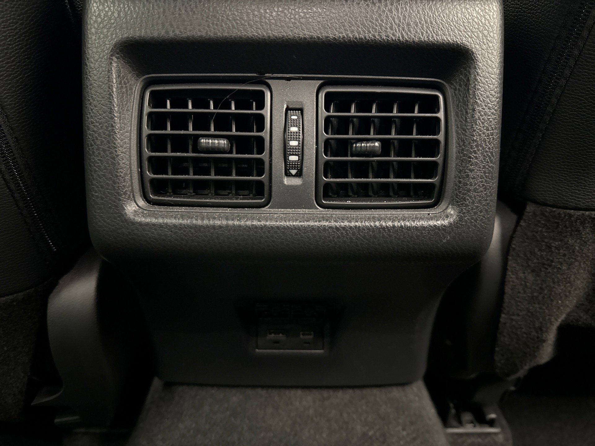 Used 2025 Toyota Camry SE w/ Multimedia Upgrade Package image 20