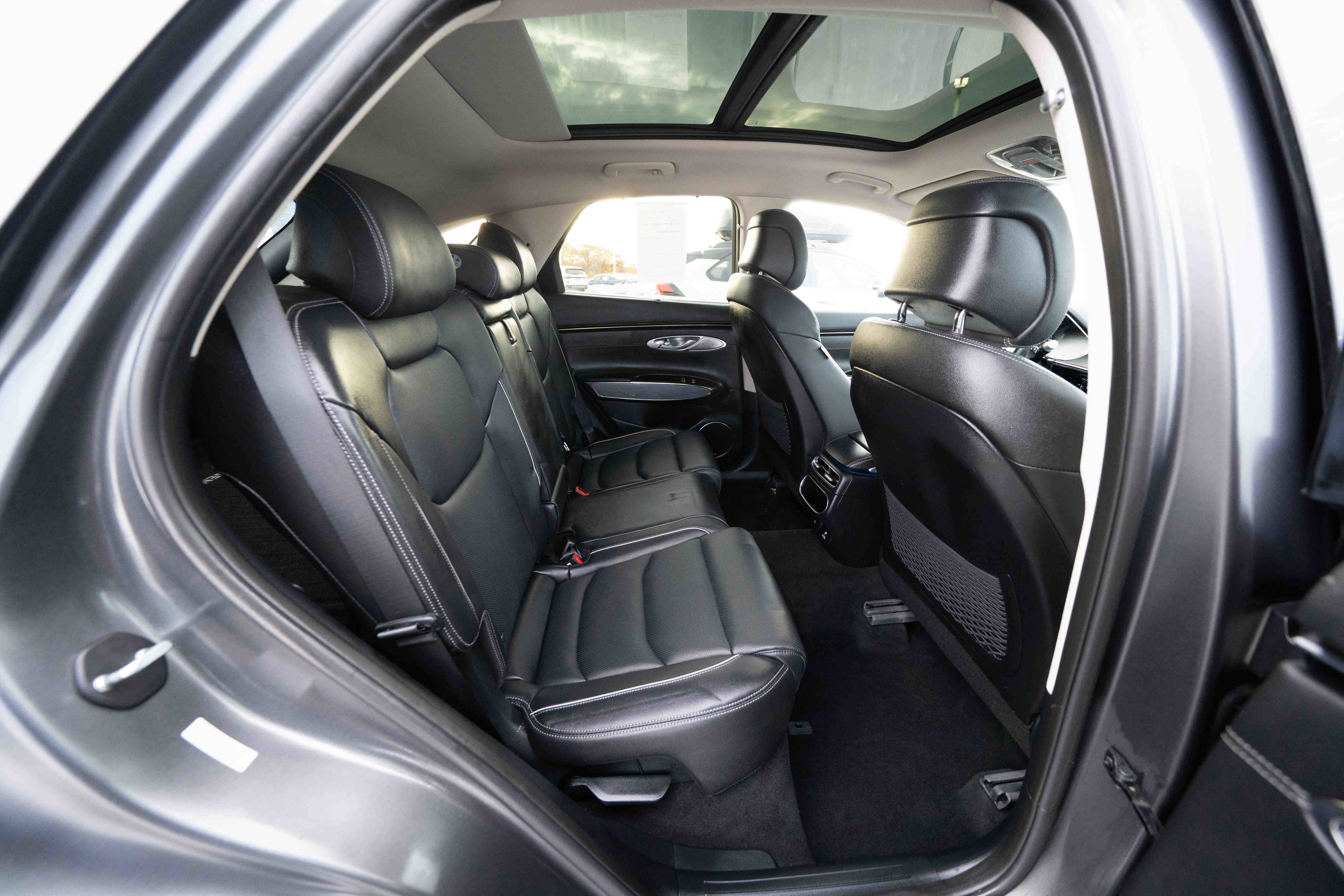 Used 2023 Genesis GV70 2.5T w/ Advanced Package image 25