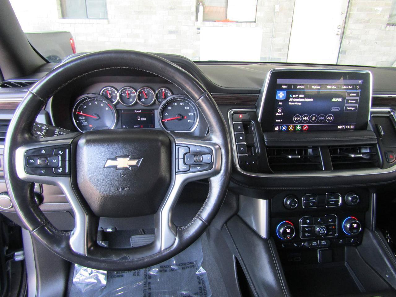 Used 2021 Chevrolet Suburban LT w/ Luxury Package RWD image 17