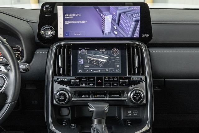 Used 2024 Lexus LX 600 4WD w/ Luxury Package image 7