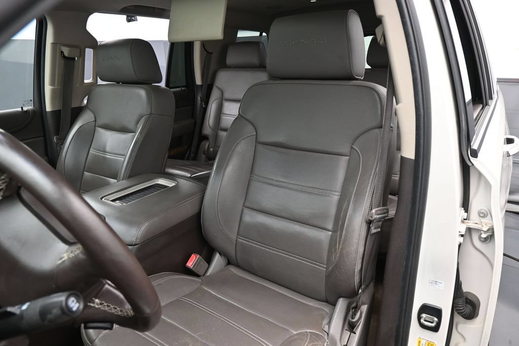 Used 2015 GMC Yukon Denali w/ Premium Package AWD/4WD image 24