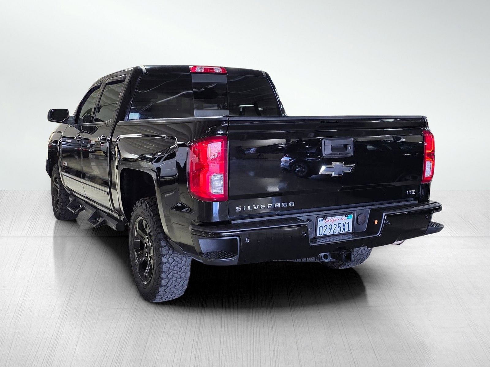 Used 2017 Chevrolet Silverado 1500 LTZ Z71 w/ Midnight Edition image 5