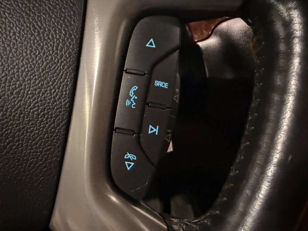 Used 2012 Chevrolet Avalanche LTZ AWD/4WD image 38