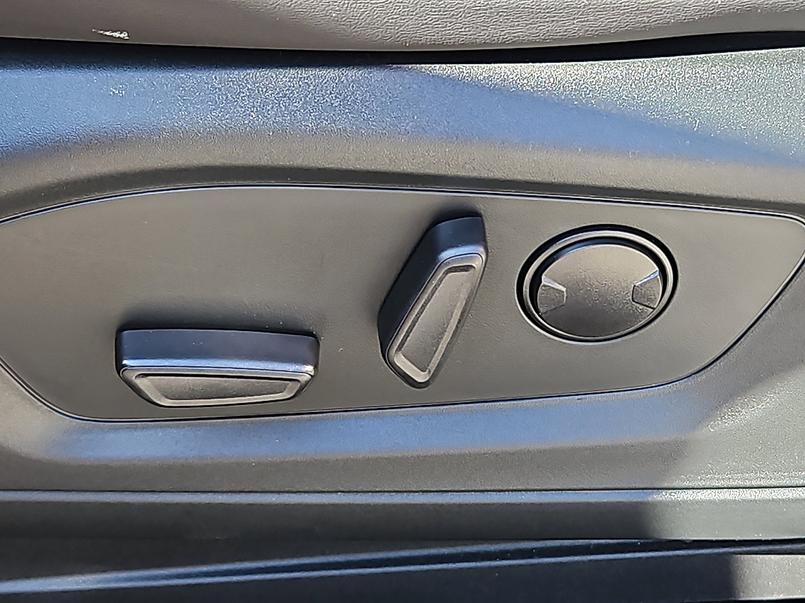 Used 2022 Ford Explorer XLT w/ Equipment Group 202A image 26