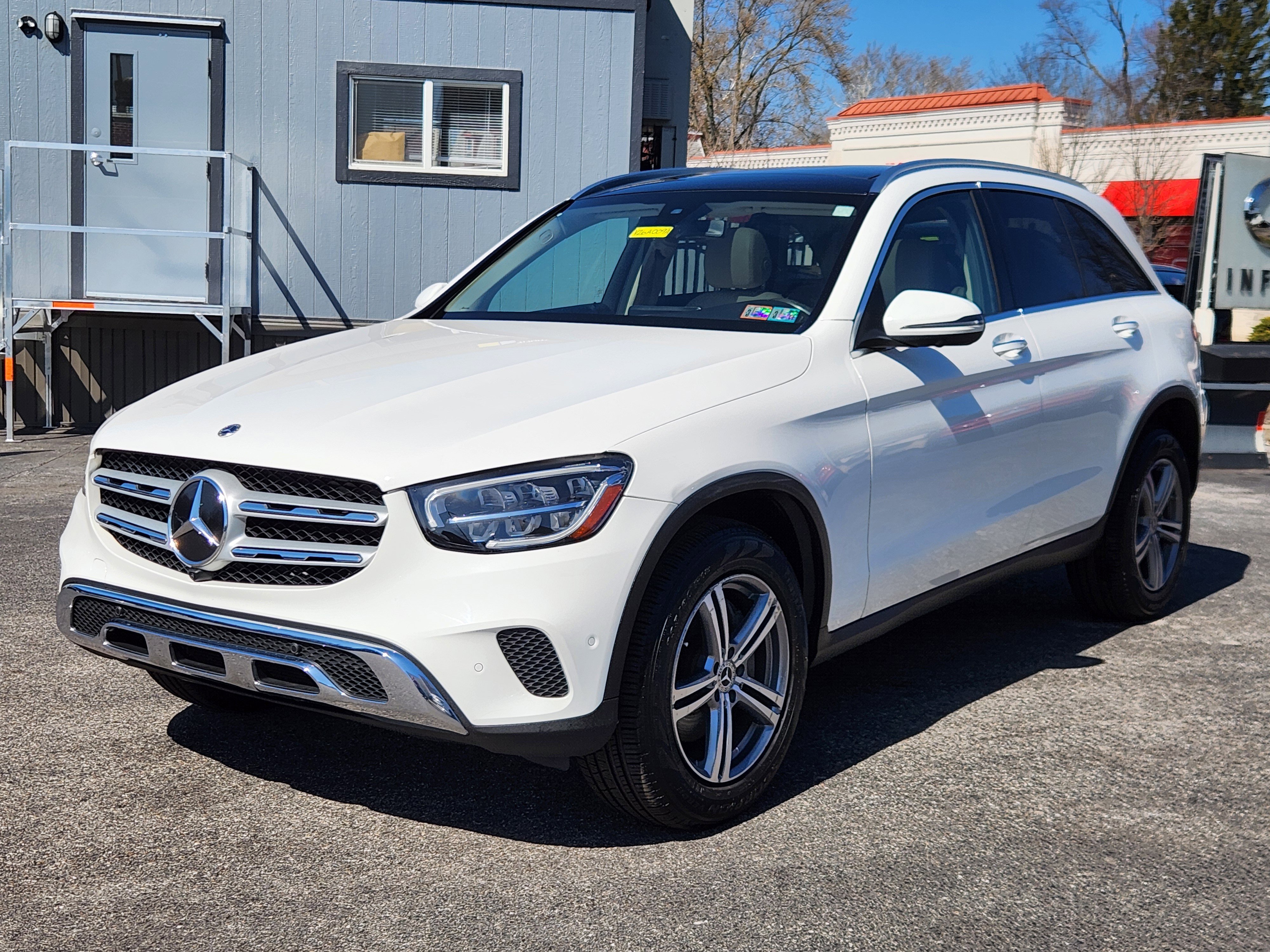 Used 2021 Mercedes-Benz GLC 300 4MATIC image 2