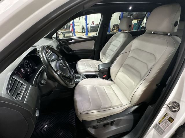 Used 2018 Volkswagen Tiguan SEL Premium w/ R-Line Package AWD/4WD image 17