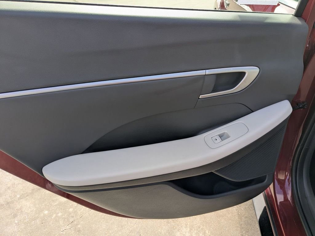 Used 2025 Hyundai Sonata SEL FWD image 23