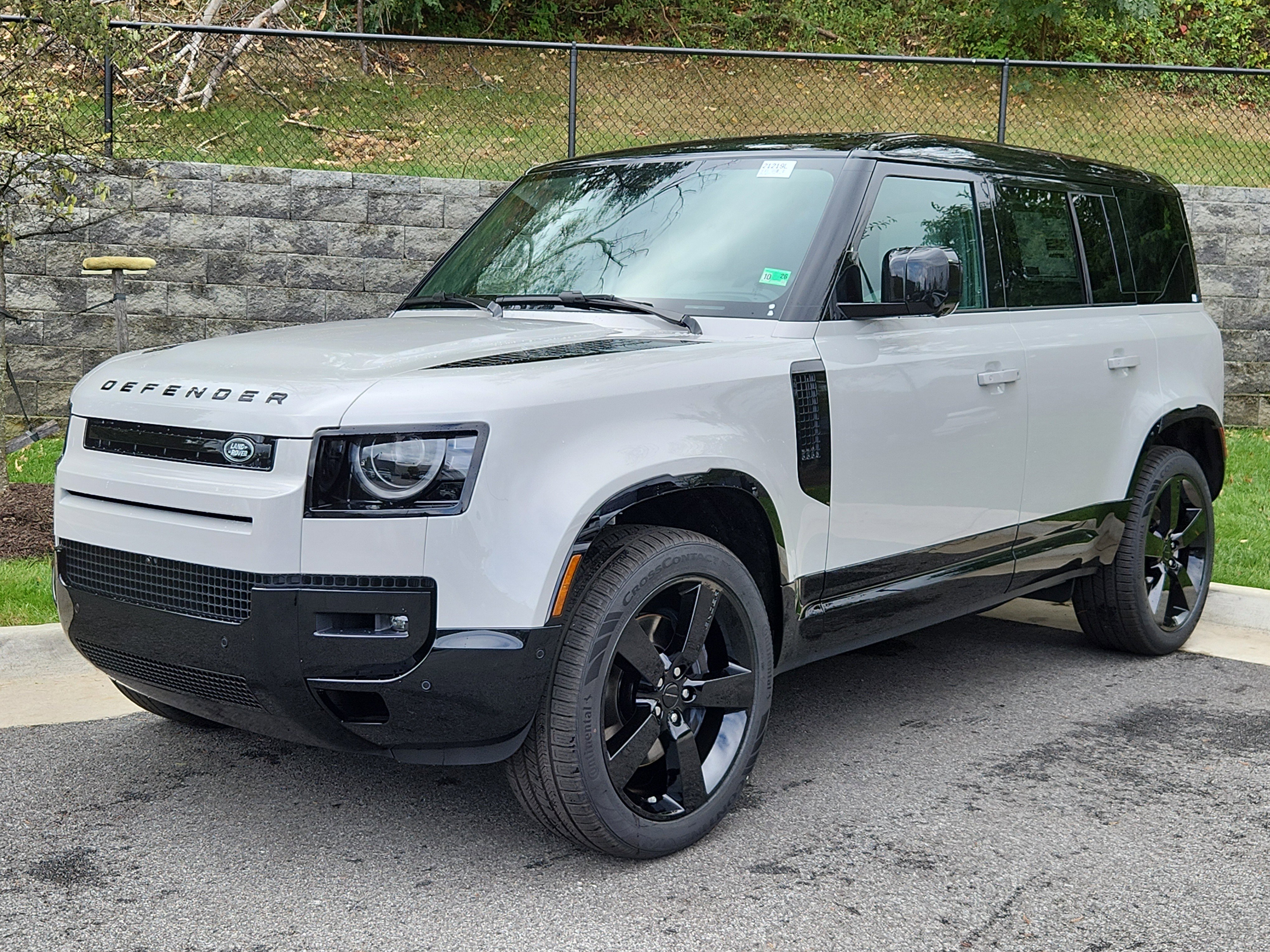 New 2026 Land Rover Defender 110 X-Dynamic SE image 1