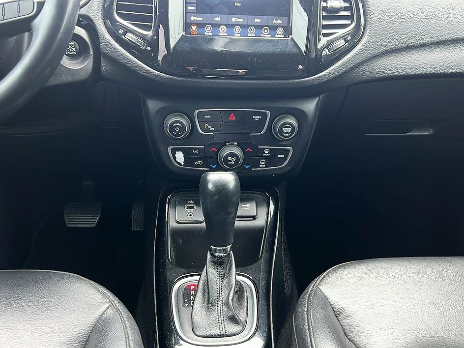 Used 2018 Jeep Compass Latitude w/ Popular Equipment Group FWD image 16