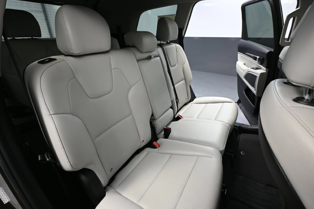 Used 2020 Kia Telluride S w/ S 8 Passenger Seating Package AWD/4WD image 37