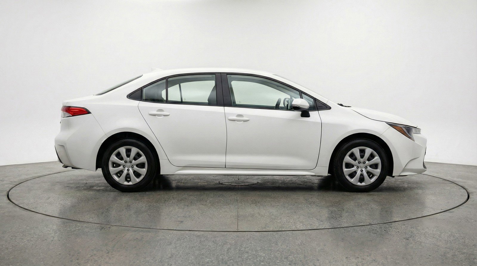Used 2025 Toyota Corolla LE image 11