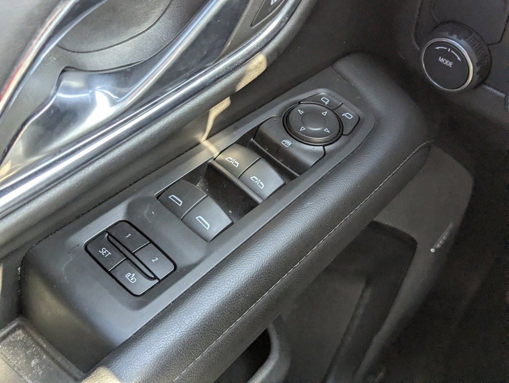 Used 2023 Chevrolet Suburban LT image 30