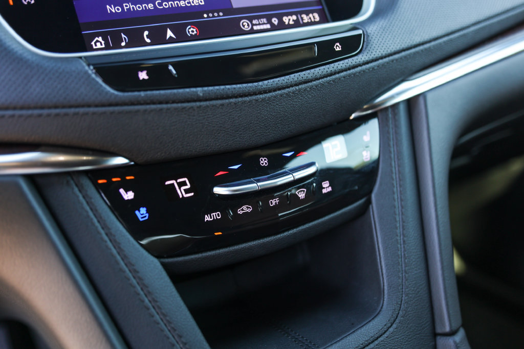 Used 2022 Cadillac XT5 Premium Luxury w/ Technology Package AWD/4WD image 18