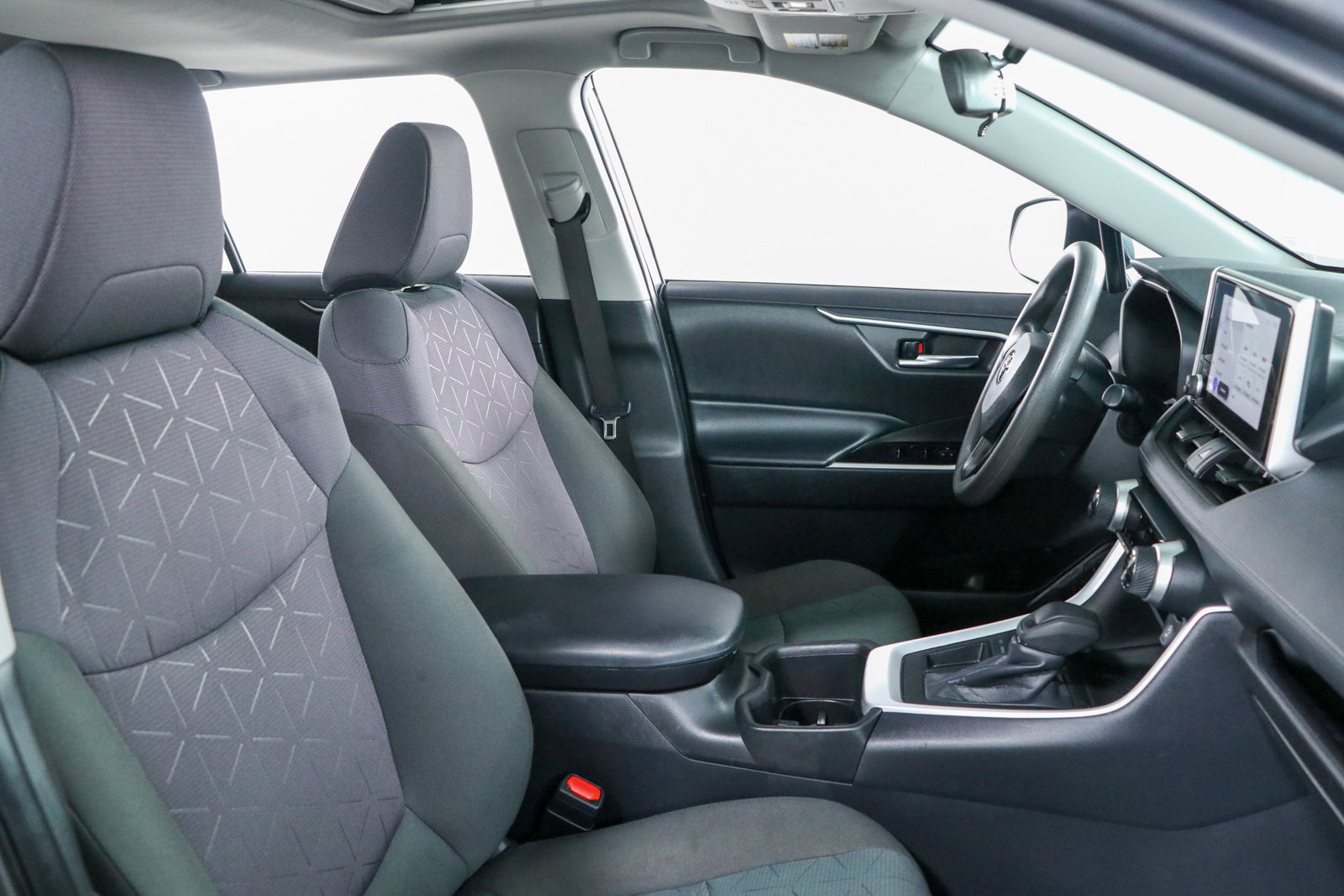 Used 2024 Toyota RAV4 XLE FWD image 27