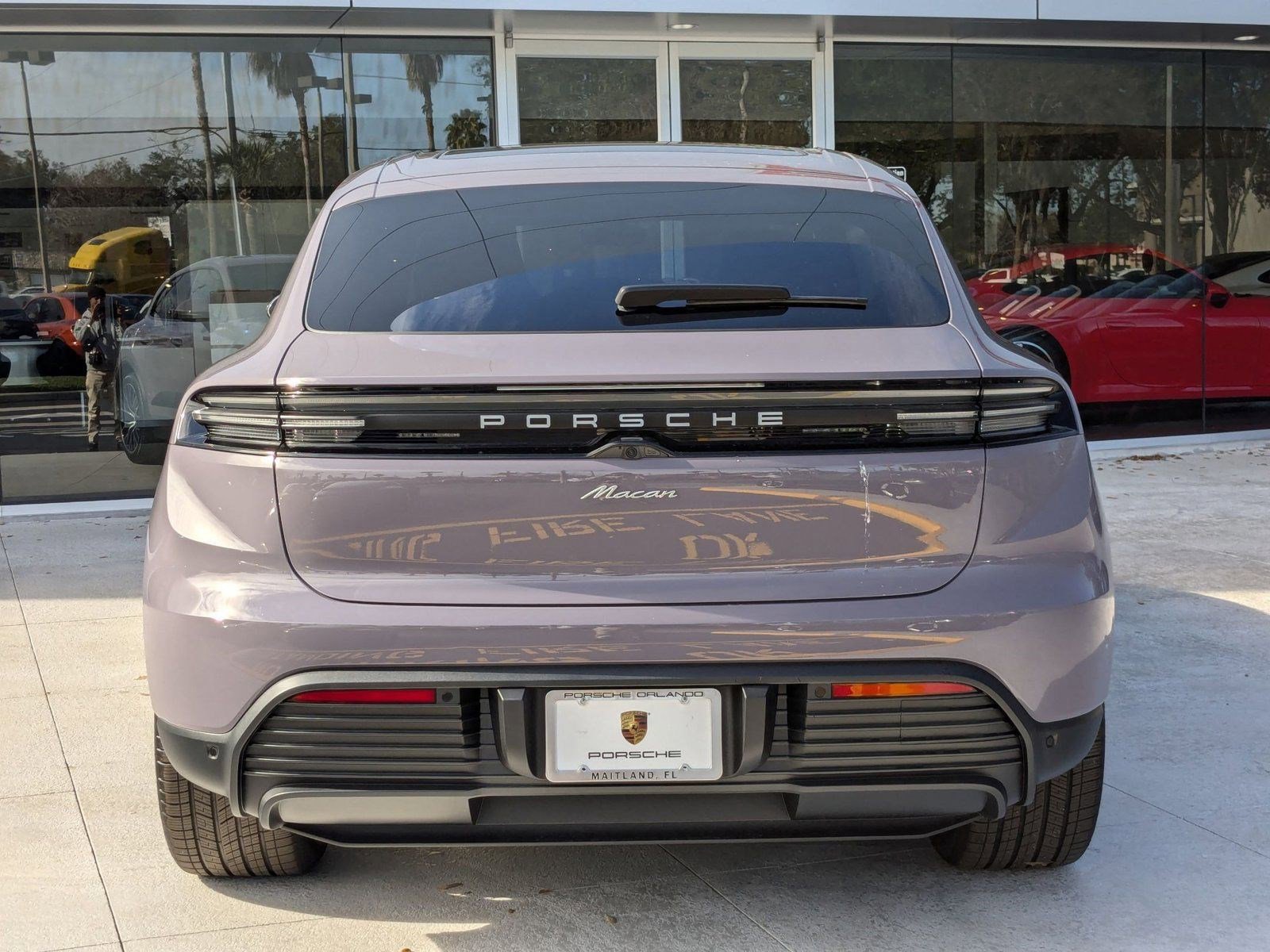 Certified 2025 Porsche Macan Electric image 8