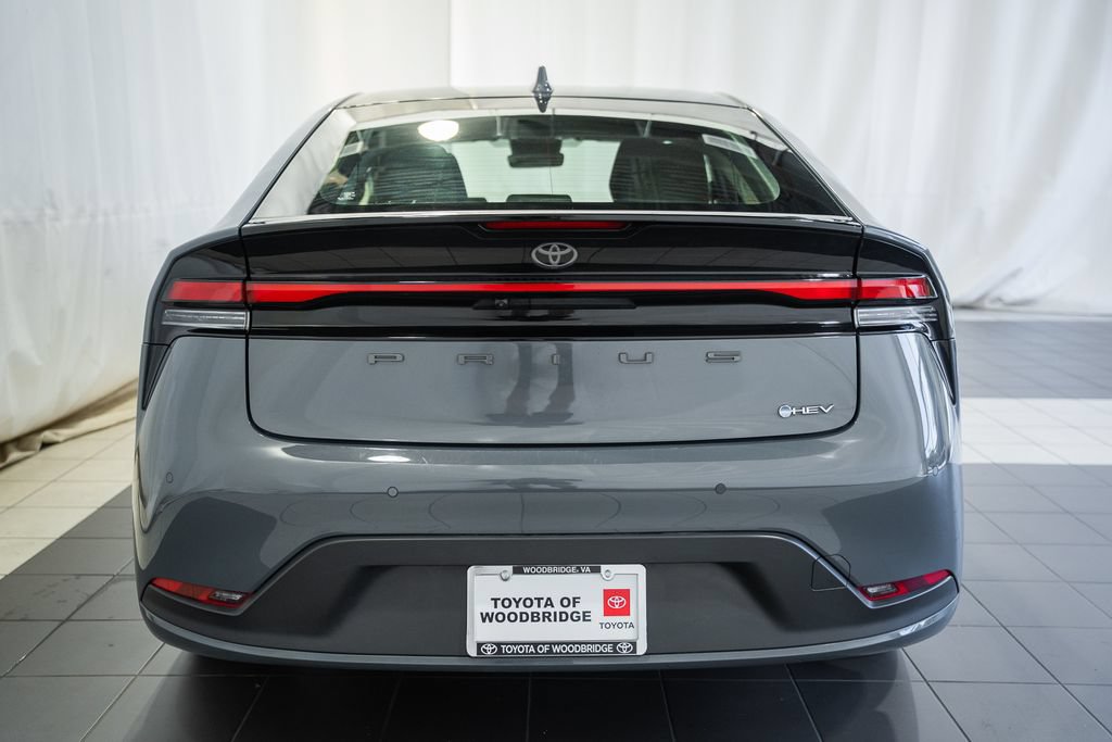 Used 2025 Toyota Prius LE FWD image 5