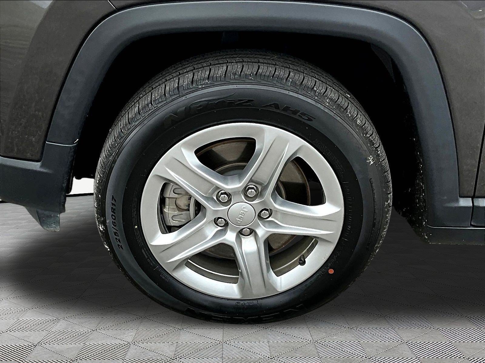 Used 2024 Jeep Compass Latitude AWD/4WD image 34