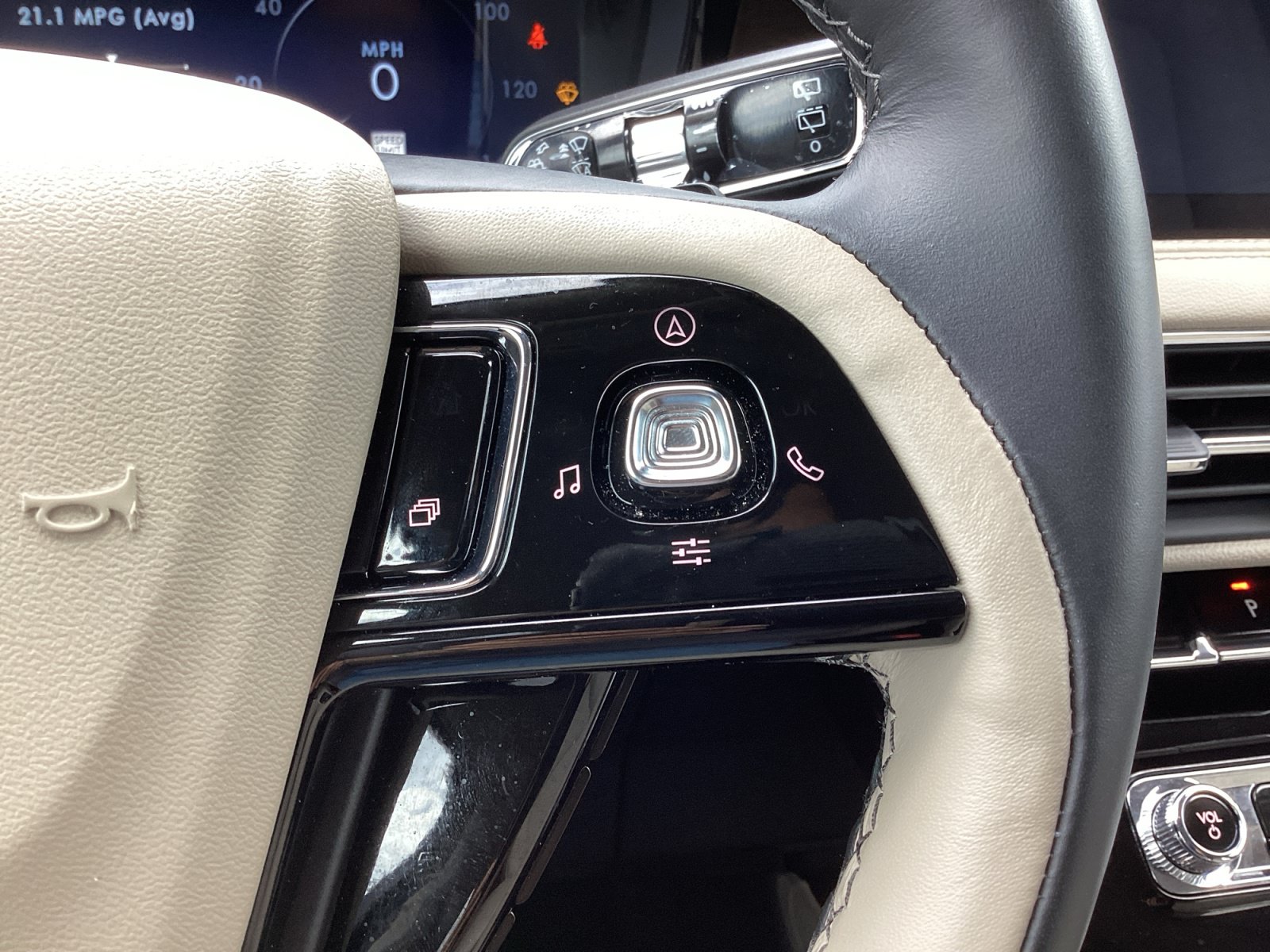 Used 2026 Lincoln Corsair Reserve w/ Jet Appearance Package FWD image 20