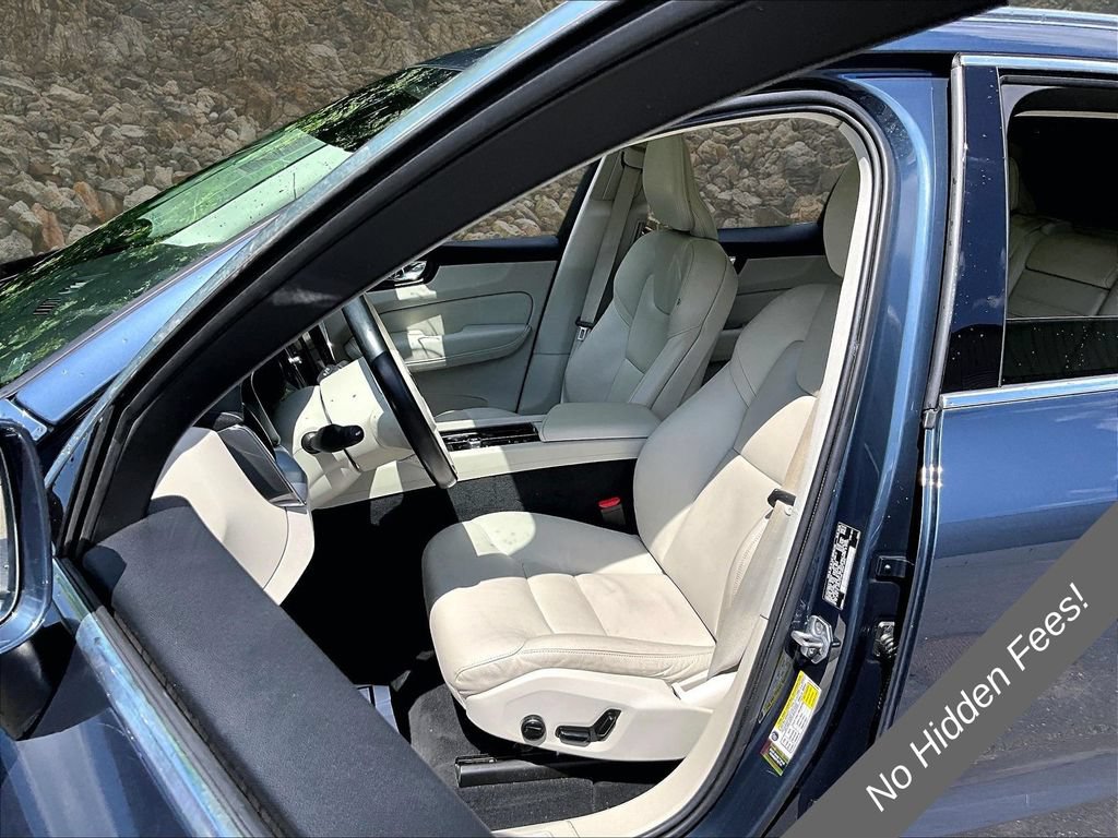 Used 2020 Volvo XC60 T6 Momentum w/ Protection Package Premier AWD/4WD image 22
